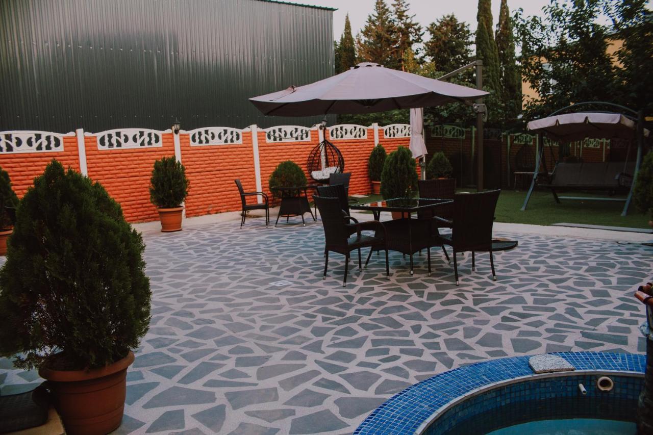 Hotel Lux Tiflis Exterior foto
