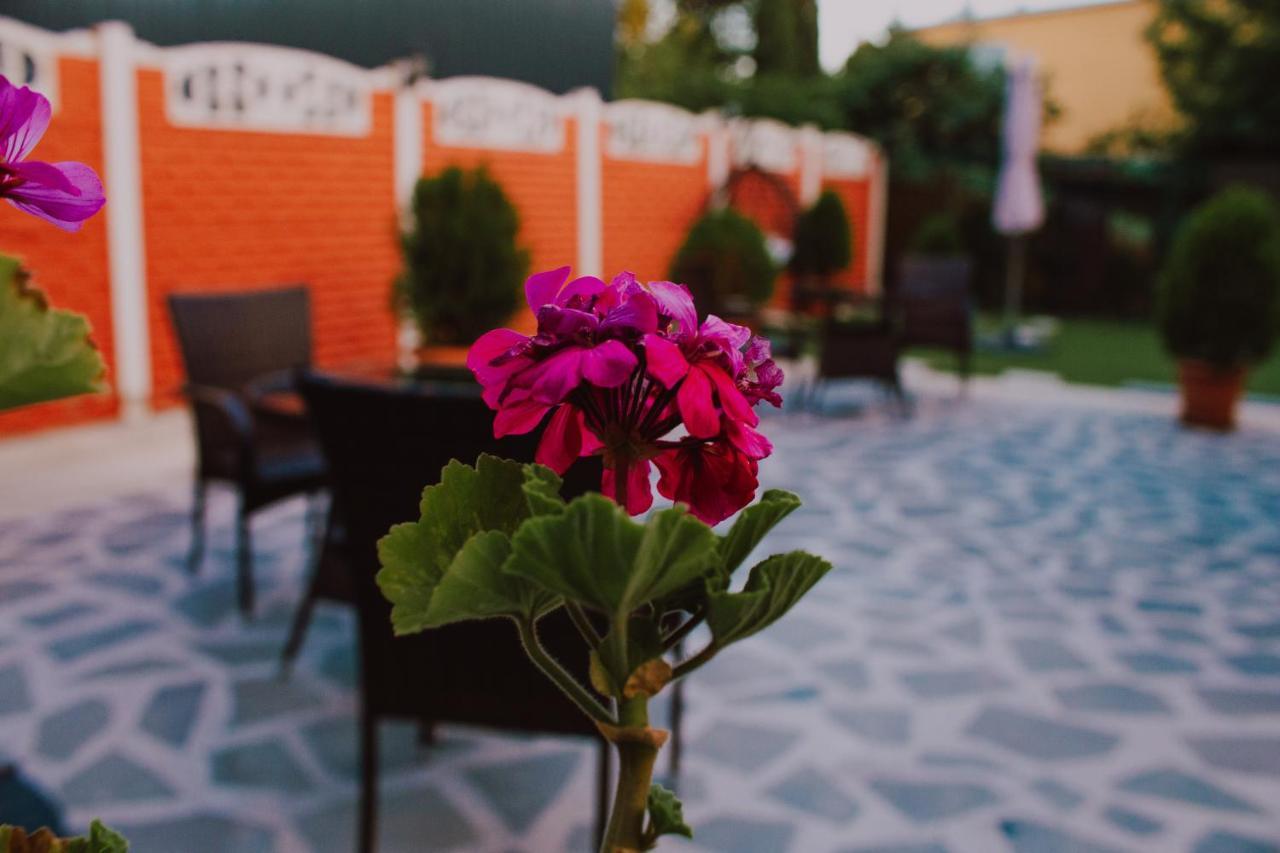 Hotel Lux Tiflis Exterior foto